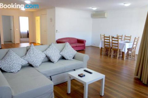 Kingston Terrace Apartments - Accommodation Burleigh 4