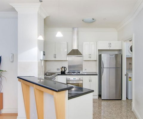 Macarthur Chambers - Accommodation Burleigh 6