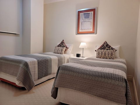 Macarthur Chambers - Accommodation Burleigh 2