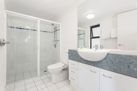 Republic Apartments - Accommodation Burleigh 5