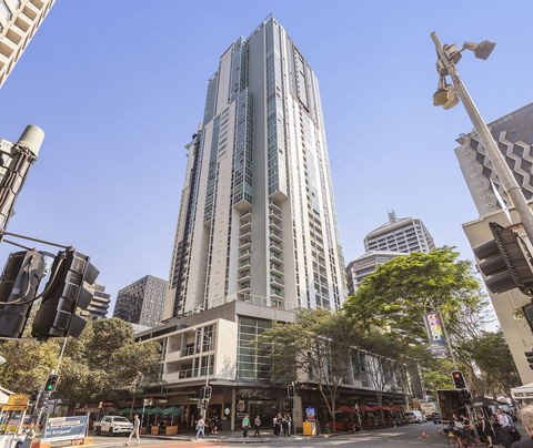 Oaks Brisbane Festival Suites - Accommodation Burleigh 2