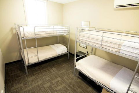 Base Brisbane Embassy - Accommodation Burleigh 3