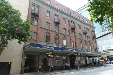 Base Brisbane Embassy - Accommodation Burleigh 6