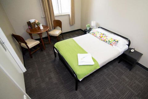 Base Brisbane Embassy - Accommodation Burleigh 7