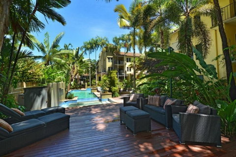 Reef Club Resort - Accommodation Burleigh 2