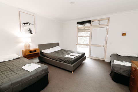The Ophir Hotel - Accommodation Burleigh 2