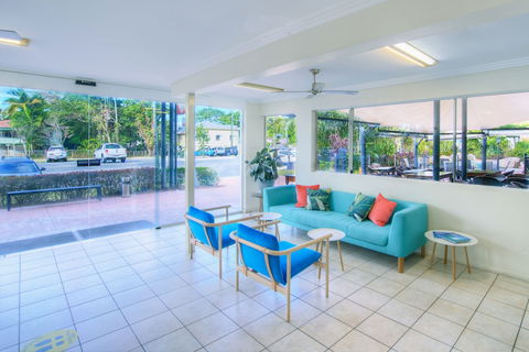 Cairns Queenslander Hotel & Apartments - Accommodation Burleigh 2
