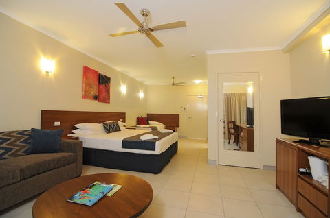 Cairns Queenslander Hotel & Apartments - Accommodation Burleigh 4