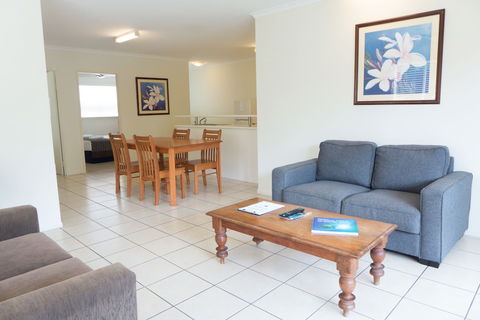 Cairns Queenslander Hotel & Apartments - Accommodation Burleigh 5