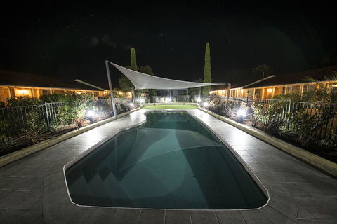 Best Western Plus All Settlers Motor Inn - Accommodation Burleigh 3