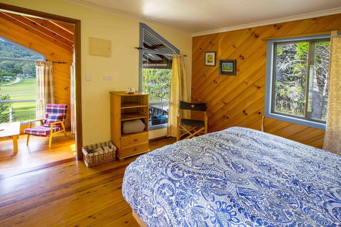 Wisteria Cottage And Cabins - Accommodation Burleigh 5