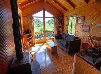 Wisteria Cottage And Cabins - Accommodation Burleigh 3