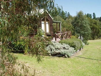 Wisteria Cottage And Cabins - Accommodation Burleigh 2