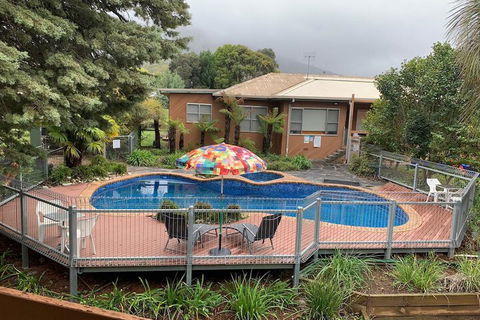 Mountain Creek Motel - Accommodation Burleigh 7