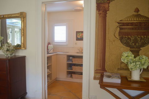 Athelney Cottage - Accommodation Burleigh 0