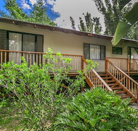 Buckets  Spades - Accommodation Burleigh
