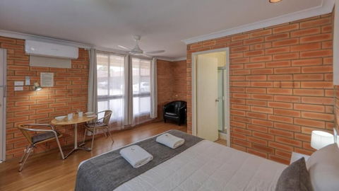 Gunsynd Motor Inn - Accommodation Burleigh 4