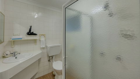 Gunsynd Motor Inn - Accommodation Burleigh 6