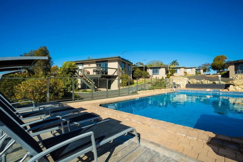 Eagle Heights - Accommodation Burleigh 5