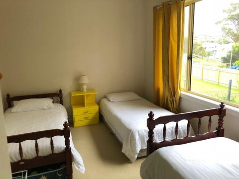2 Jocelyn Street. Dalmeny - Accommodation Burleigh 1