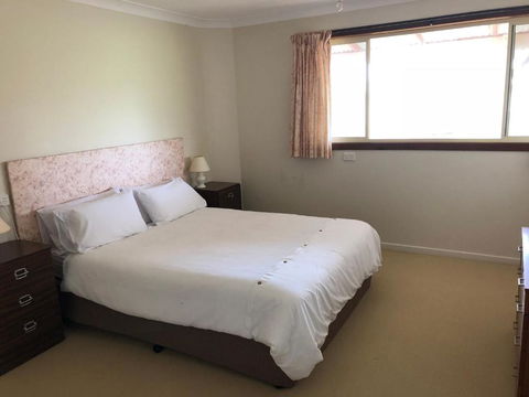 2 Jocelyn Street. Dalmeny - Accommodation Burleigh 6