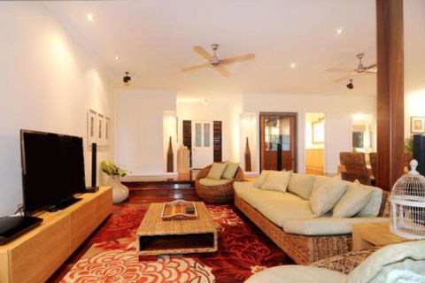 Seaview - Accommodation Burleigh 5