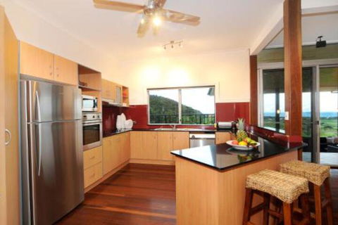 Seaview - Accommodation Burleigh 2