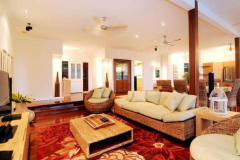Seaview - Accommodation Burleigh 4