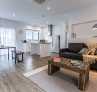 Island Quarters - Accommodation Burleigh