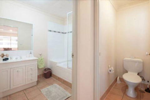 Huntington Villas - Accommodation Burleigh 2