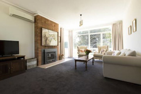 Farm Club Australia - Accommodation Burleigh 0