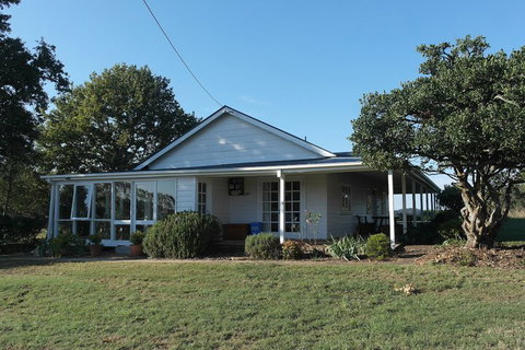Farm Club Australia - Accommodation Burleigh 2