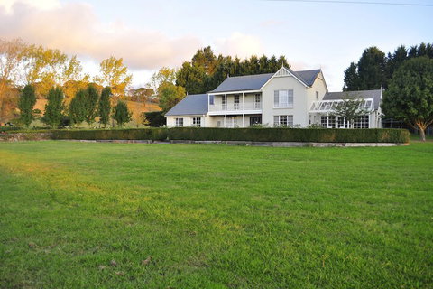 Farm Club Australia - Accommodation Burleigh 4