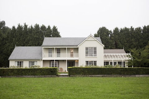 Farm Club Australia - Accommodation Burleigh 6