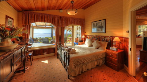 Island View Spa Cottage - Accommodation Burleigh 5