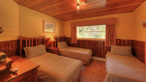 Island View Spa Cottage - Accommodation Burleigh 2