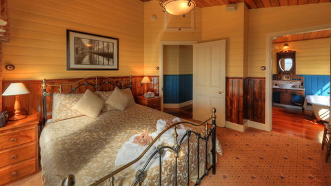 Island View Spa Cottage - Accommodation Burleigh 4