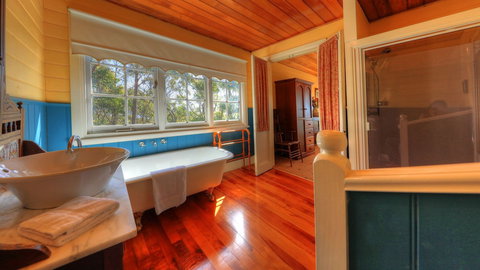 Island View Spa Cottage - Accommodation Burleigh 3
