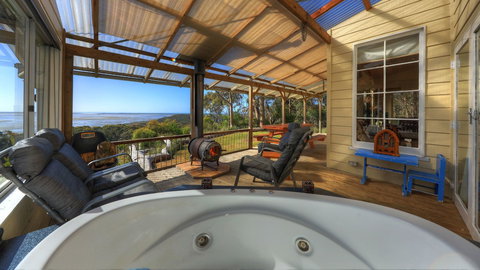 Island View Spa Cottage - Accommodation Burleigh 6
