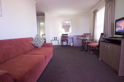 Old Willyama Motor Inn - Accommodation Burleigh 1