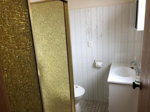 Unit 2 Ballingalla Apartments - Accommodation Burleigh 5