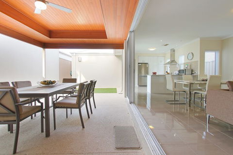 Anastasia Villa - Accommodation Burleigh 3