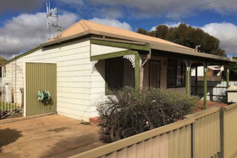 Away Cottages Broken Hill - Accommodation Burleigh 0