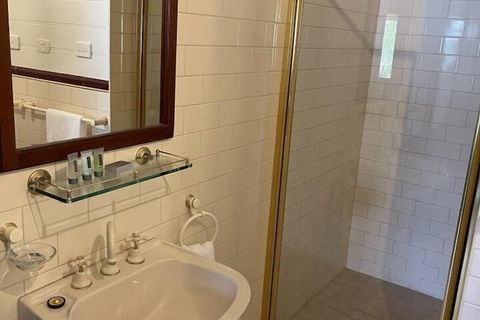 CBC Bed & Breakfast & Cafe - Accommodation Burleigh 7