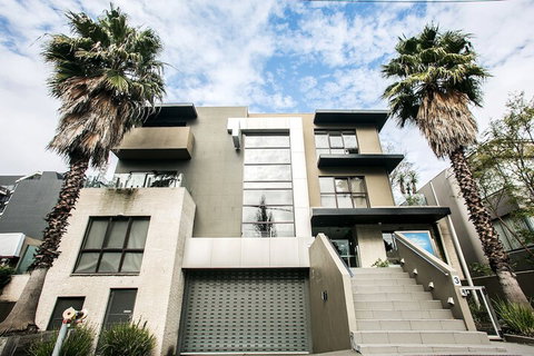 Comfy Kew Apartments - Accommodation Burleigh 1