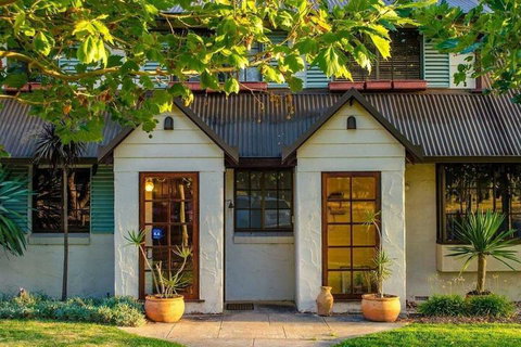 Sienna Lodge - Accommodation Burleigh 5