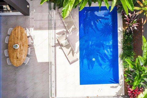 A PERFECT STAY - KoKo's Beach Houses 1 And 2 - Accommodation Burleigh 1