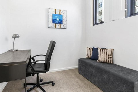 Astra Apartments Liverpool - Accommodation Burleigh 2