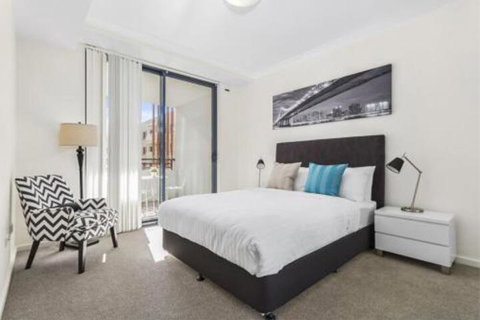Astra Apartments Liverpool - Accommodation Burleigh 4