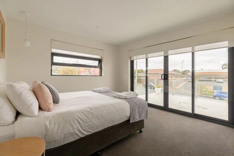 Kangaroo Bay Apartments - Accommodation Burleigh 7